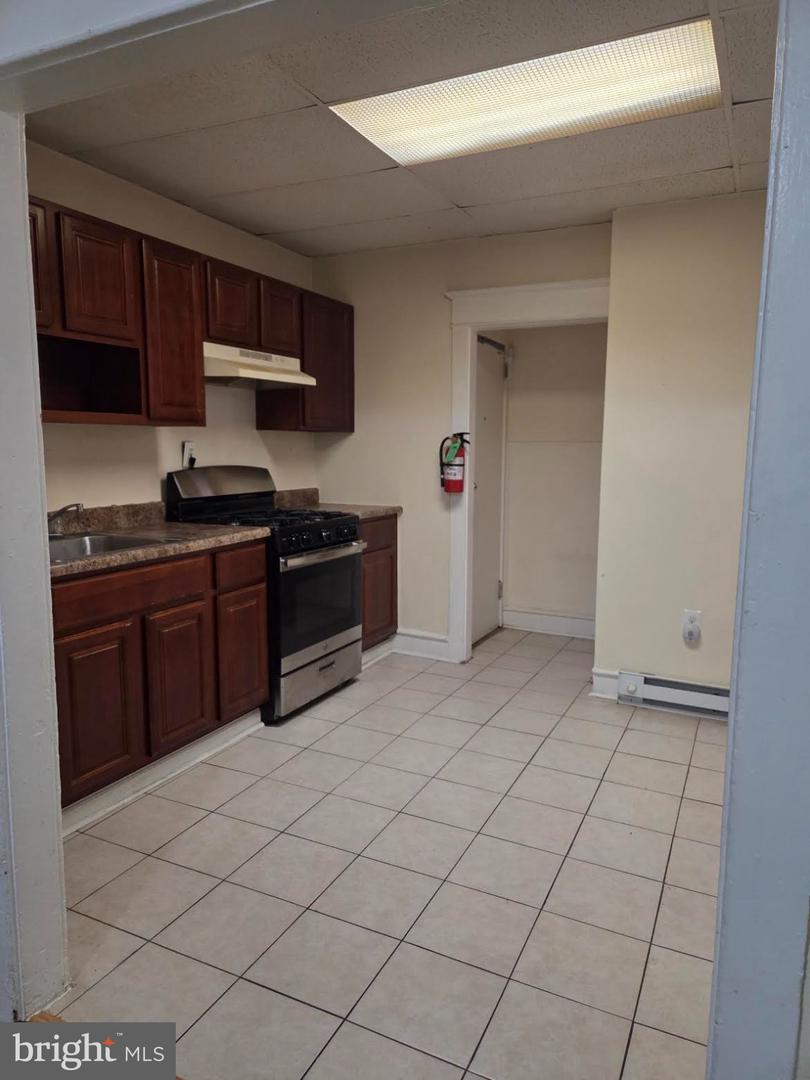 4104-2ND FLOOR W MAPLE AVE Property Photo 1