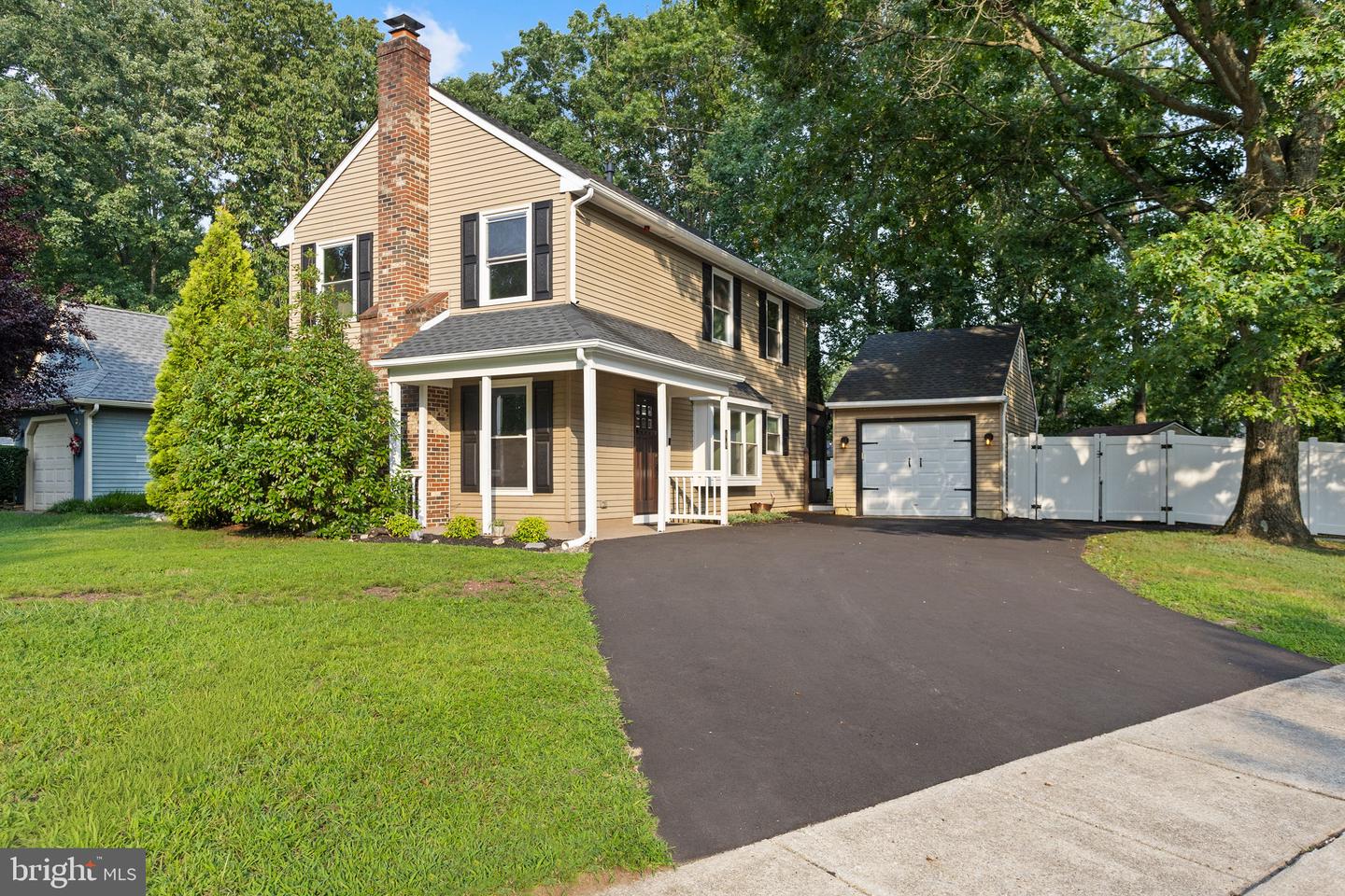64 Windingbrook Dr Property Photo 2
