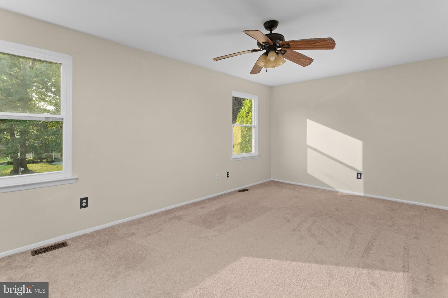 64 Windingbrook Dr Property Photo 17