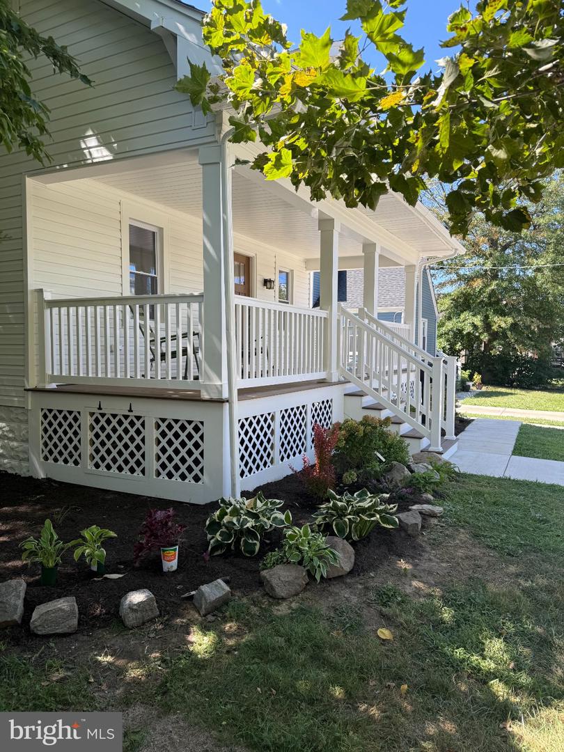 2026 Sycamore St Property Photo 5