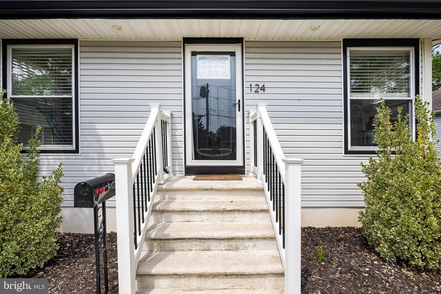 124 Washington Property Photo 4