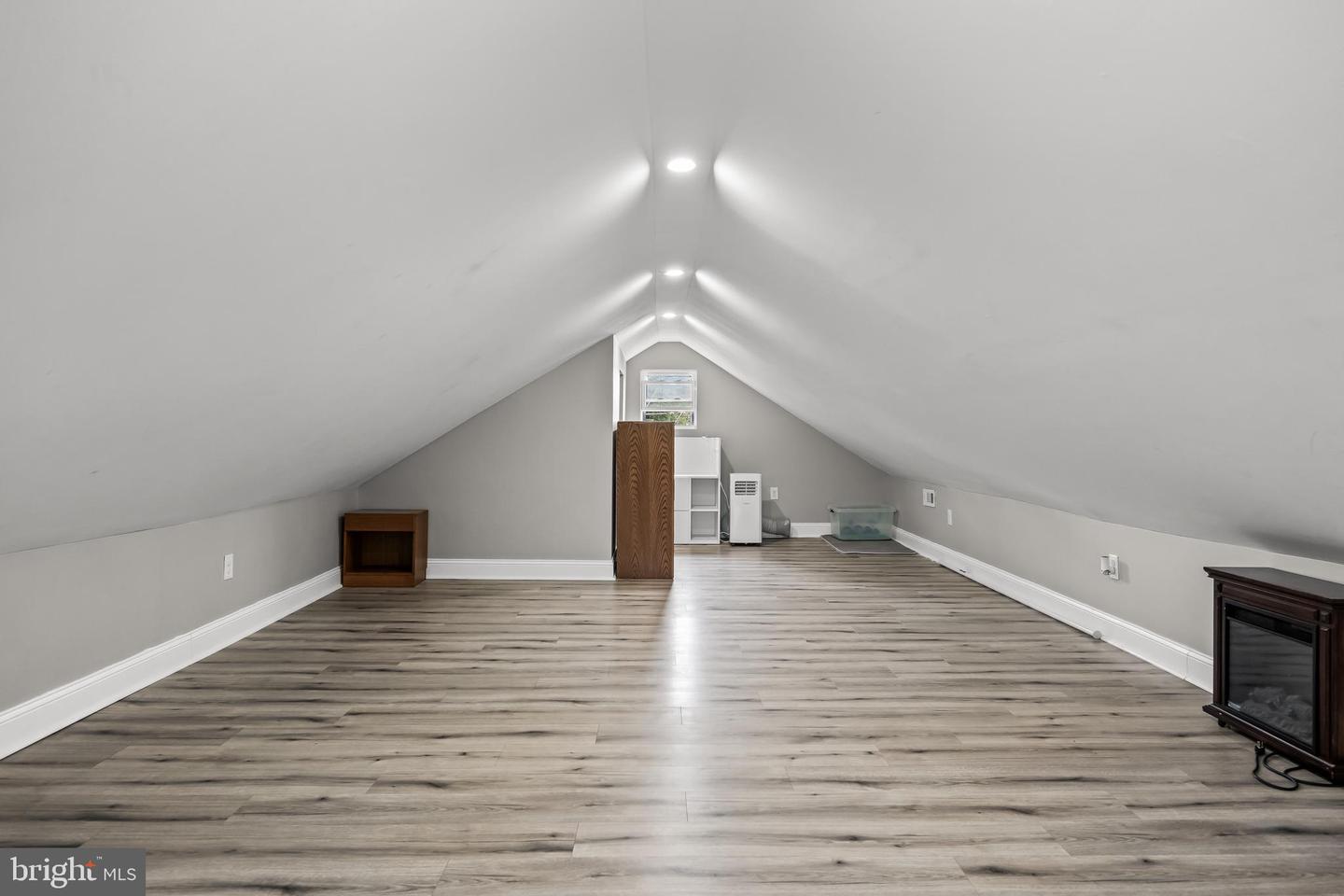 124 Washington Property Photo 27