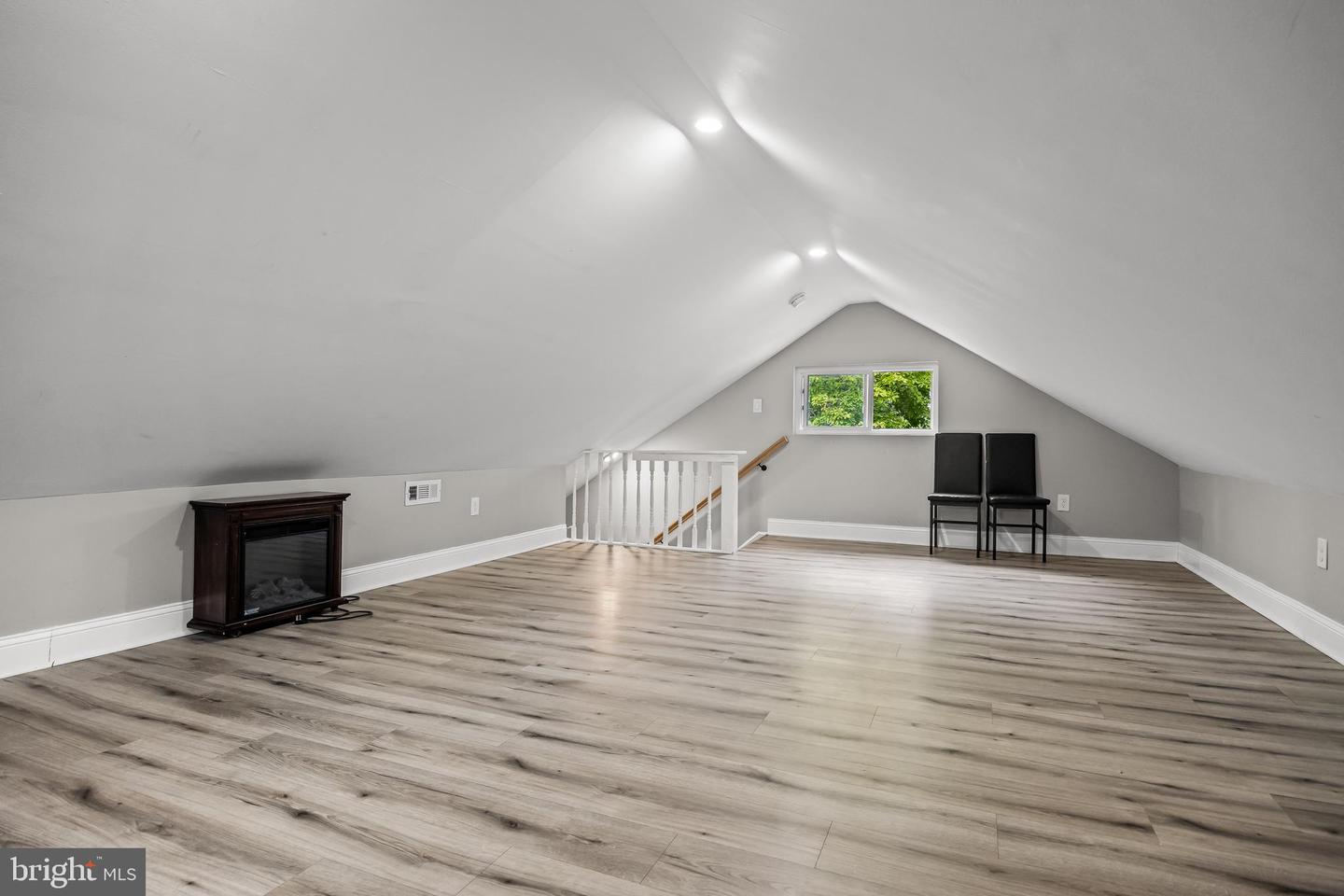 124 Washington Property Photo 28