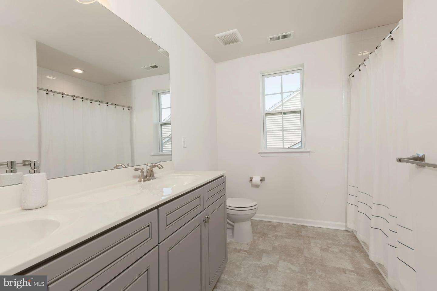 41 Champlain St Property Photo 5
