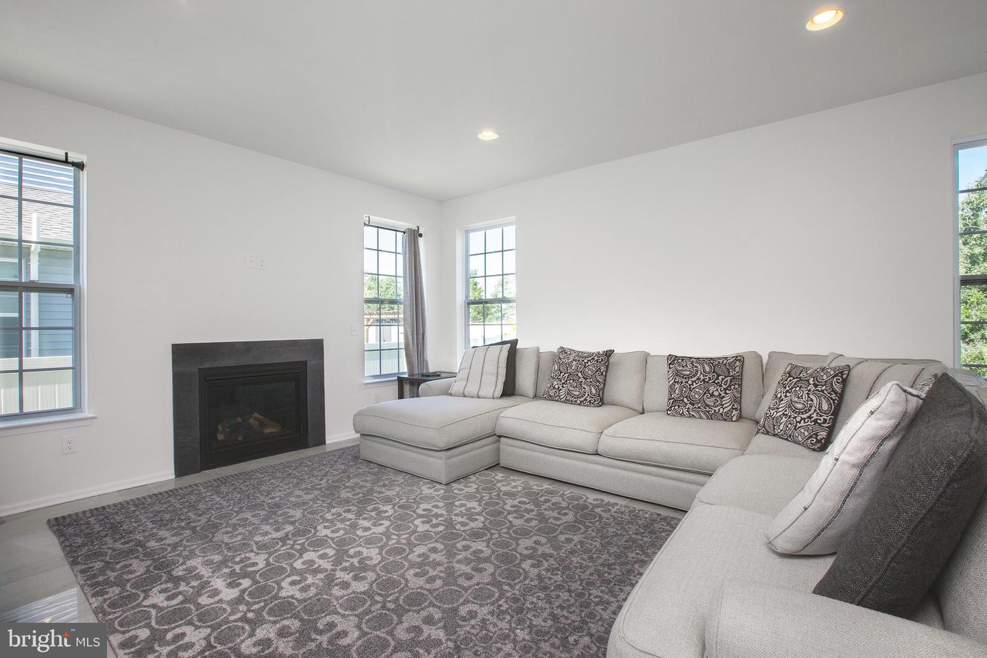 41 Champlain St Property Photo 9