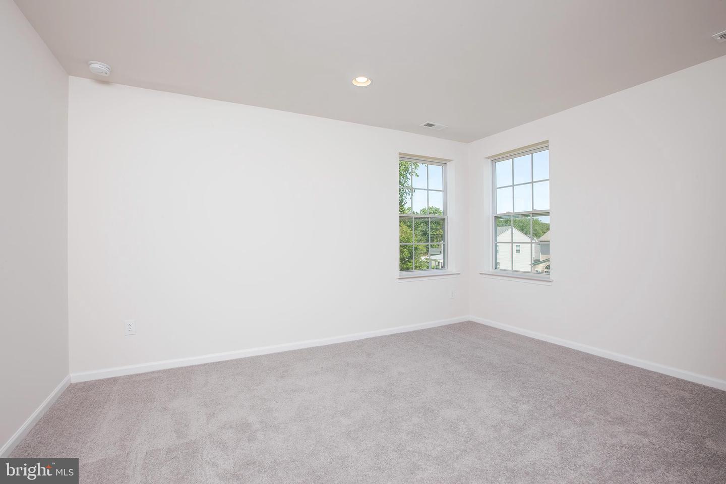 41 Champlain St Property Photo 14