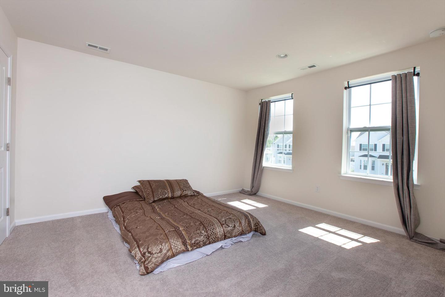 41 Champlain St Property Photo 15