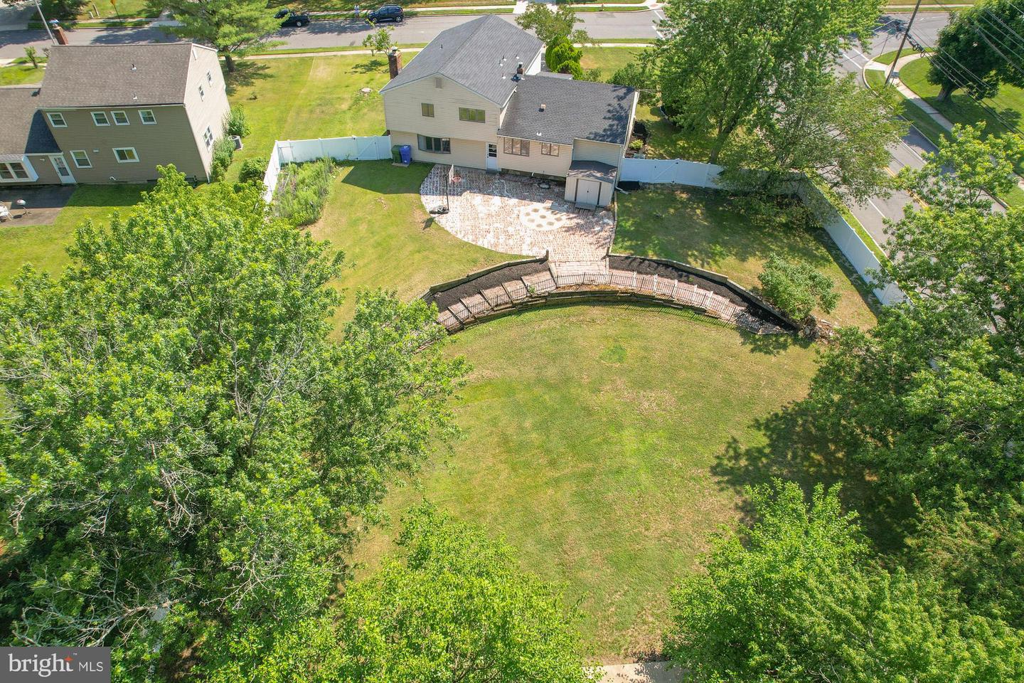 701 Crestbrook Ave Property Photo 3