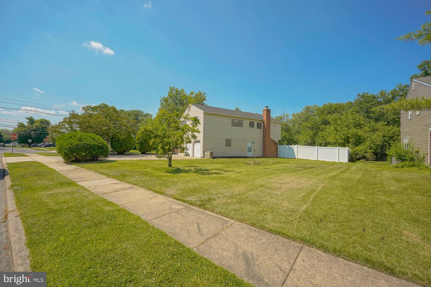 701 Crestbrook Ave Property Photo 6