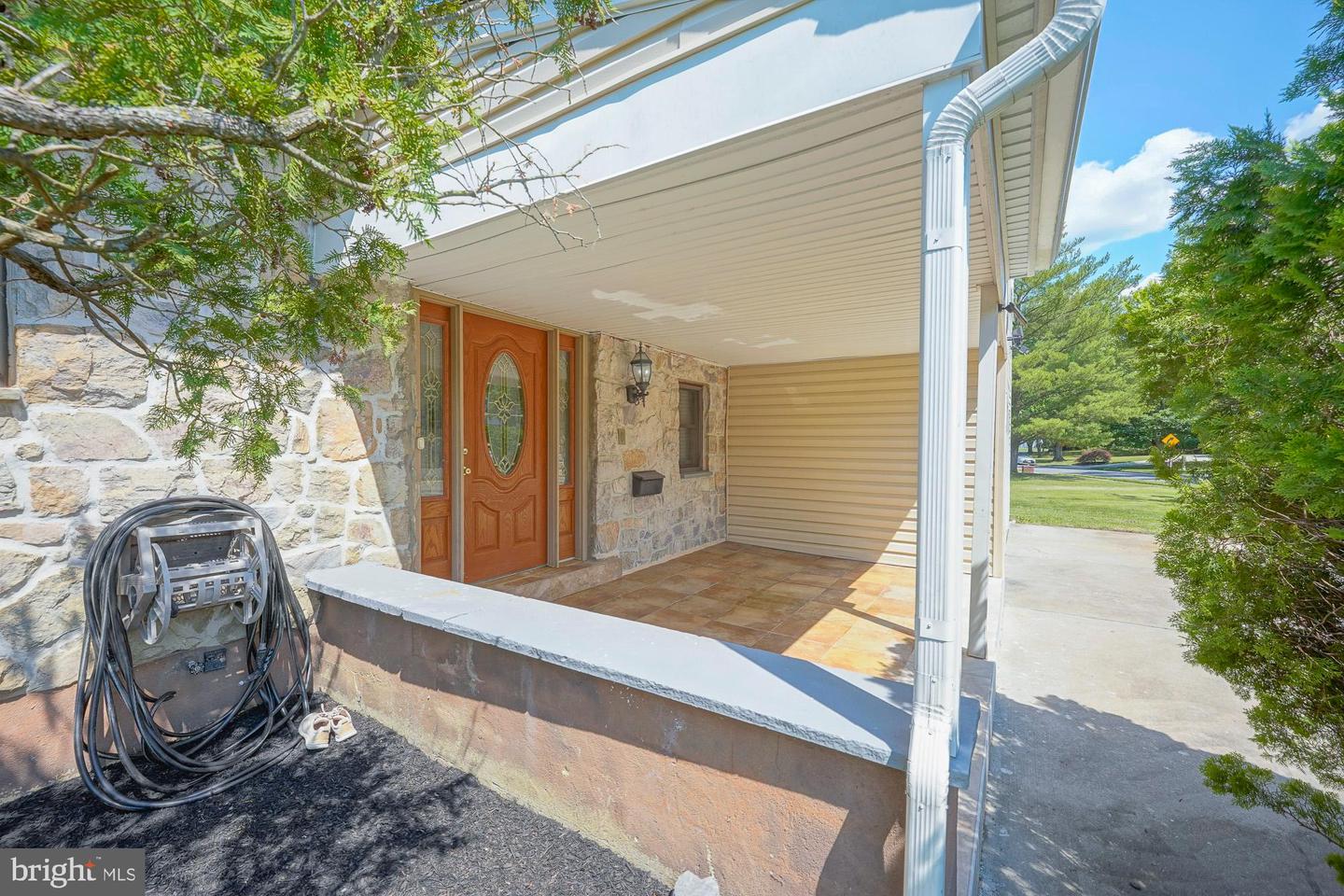 701 Crestbrook Ave Property Photo 7