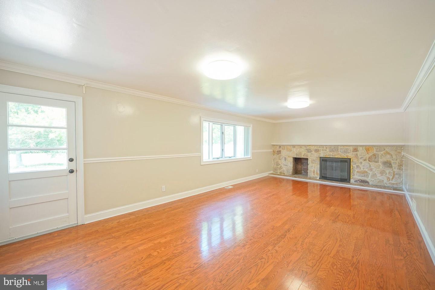 701 Crestbrook Ave Property Photo 9