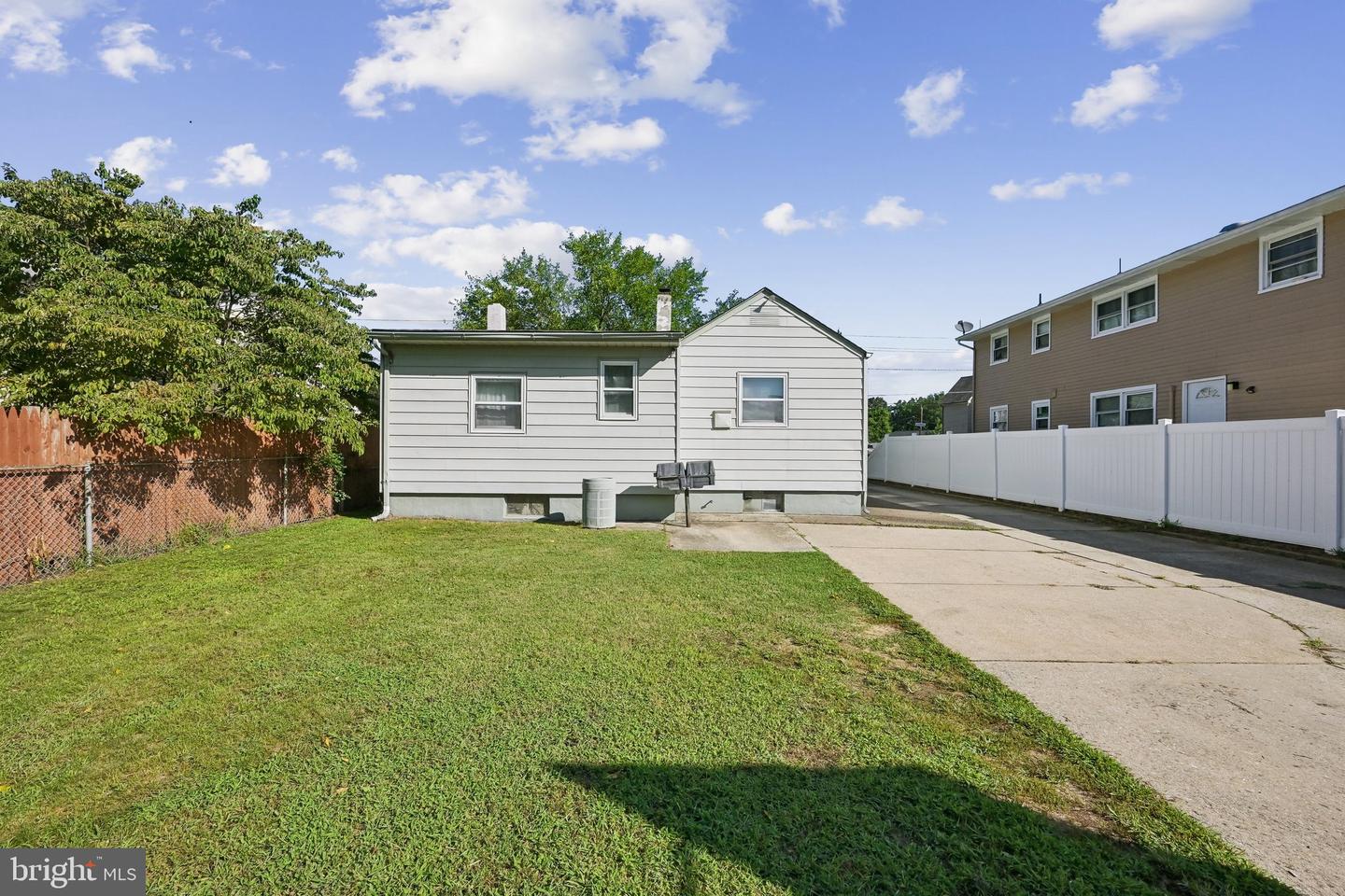 704 W Evesham Rd Property Photo 23