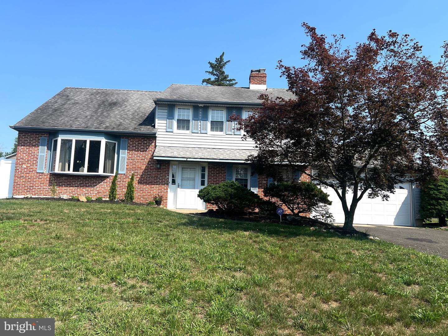 2 THORNHILL RD Property Photo 1