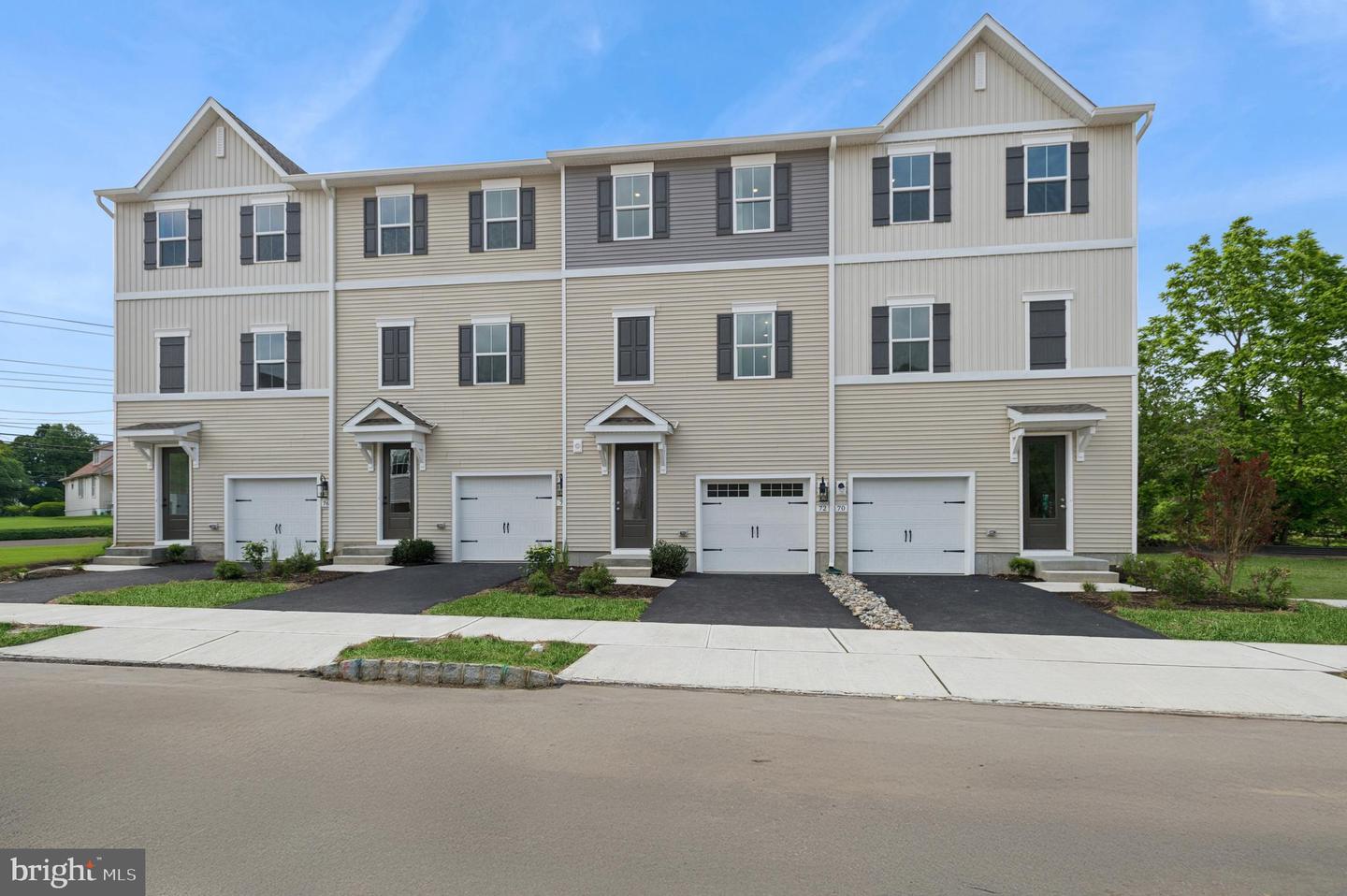39 Silverbell Ave Property Photo 1