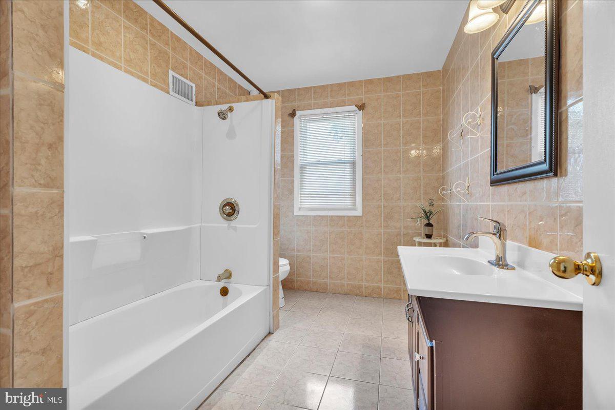 2726 Wayne Ave Property Photo 13