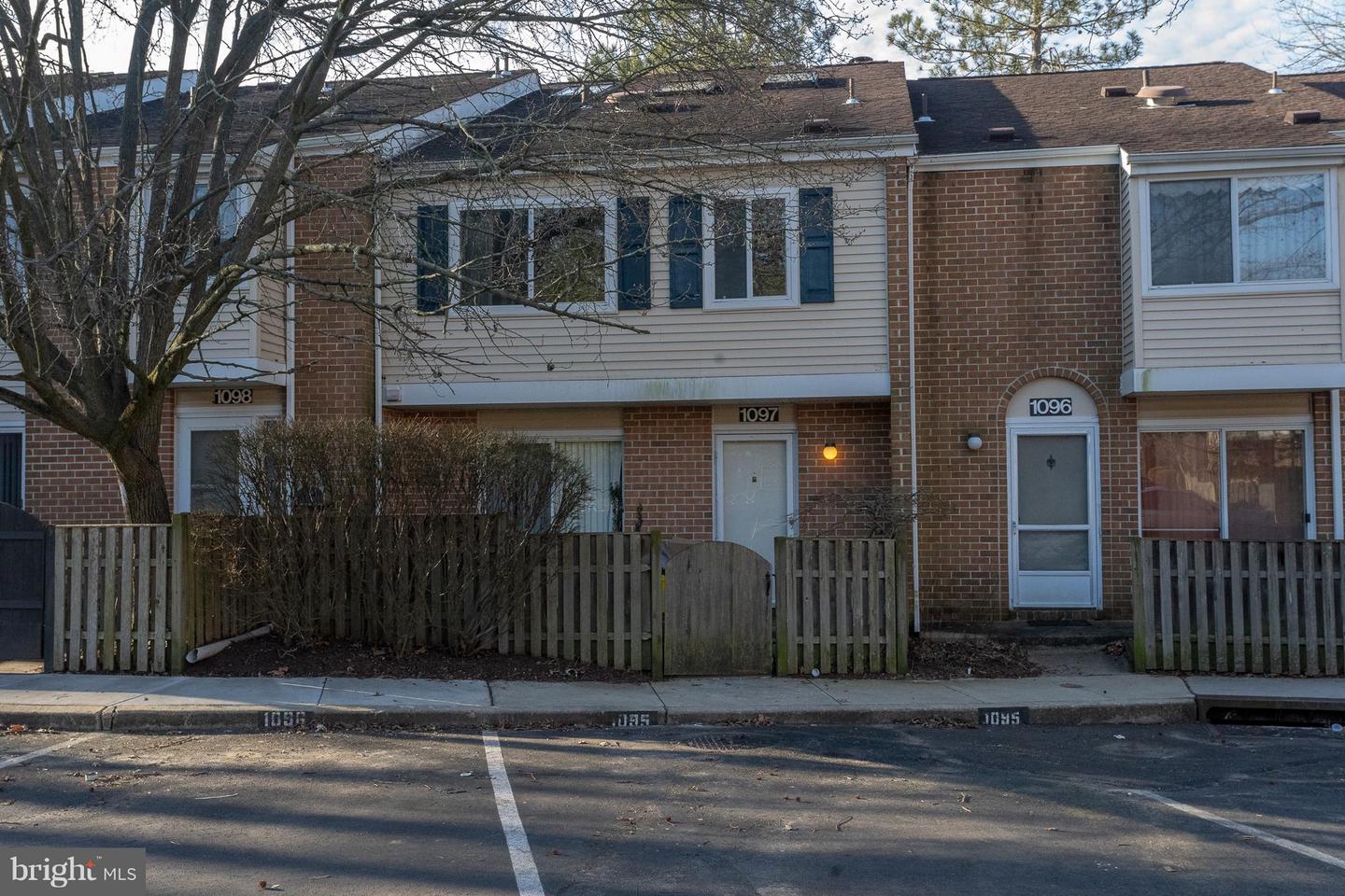 1097 Corbridge Ct Property Photo 1