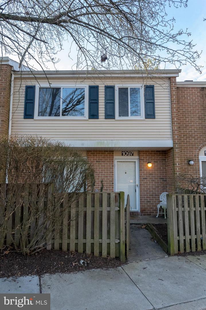 1097 Corbridge Ct Property Photo 2