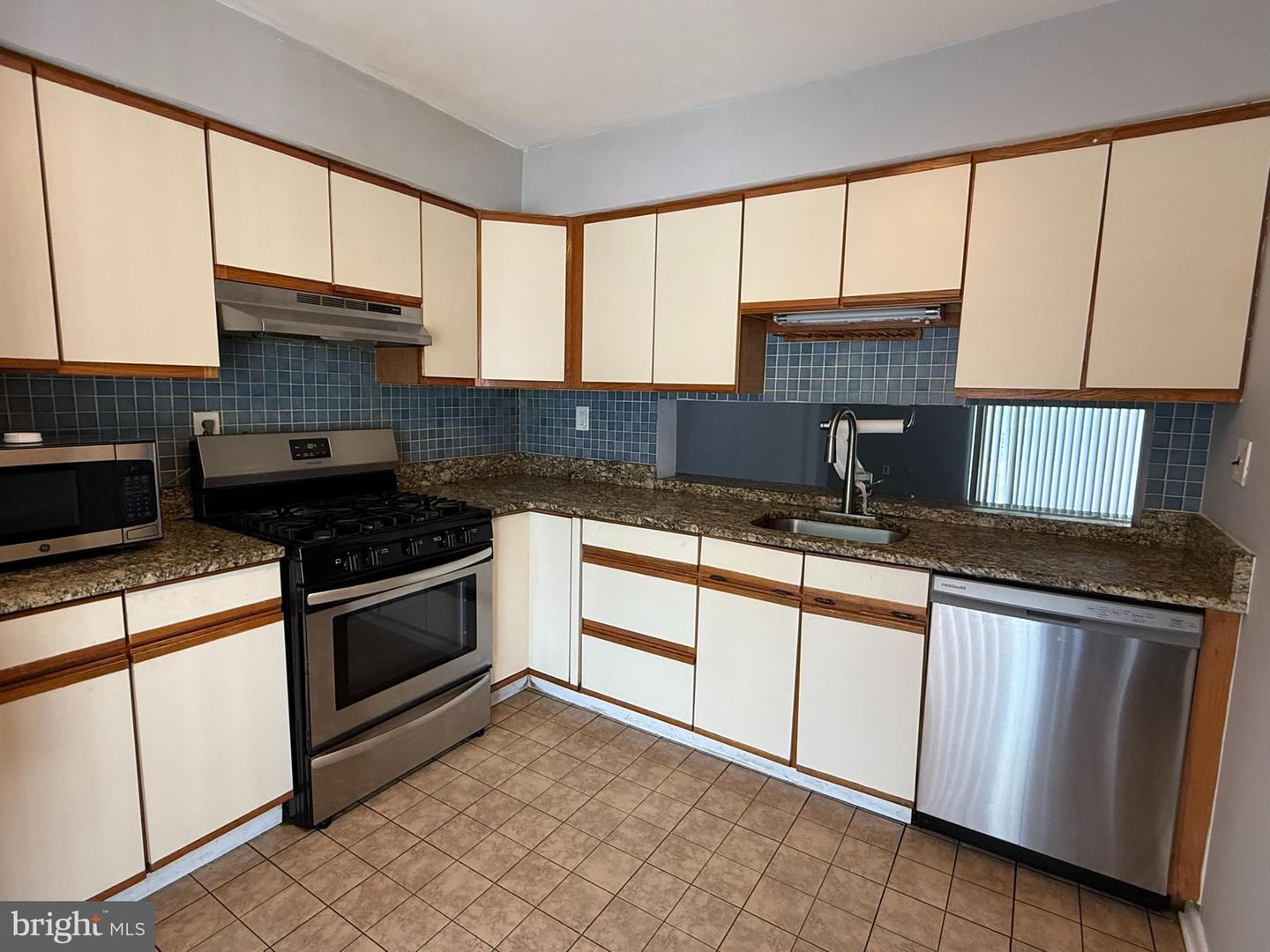 1097 Corbridge Ct Property Photo 13