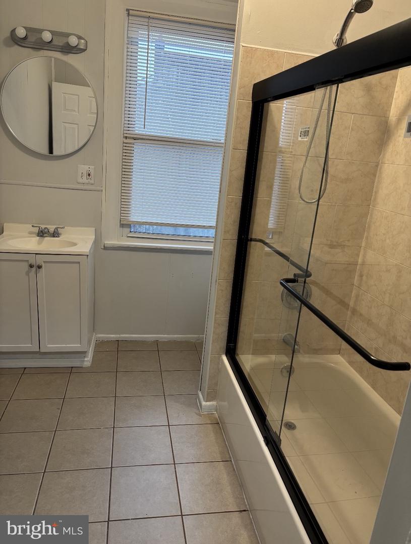 302 Monmouth St Property Photo 7