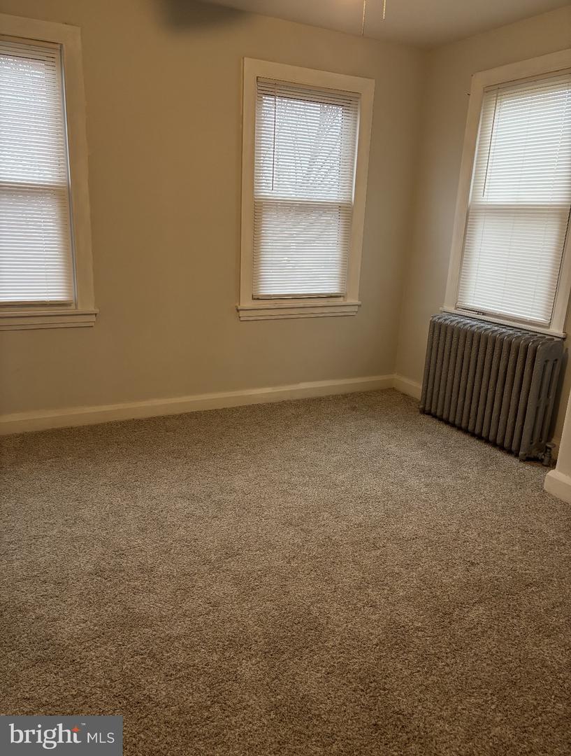 302 Monmouth St Property Photo 8