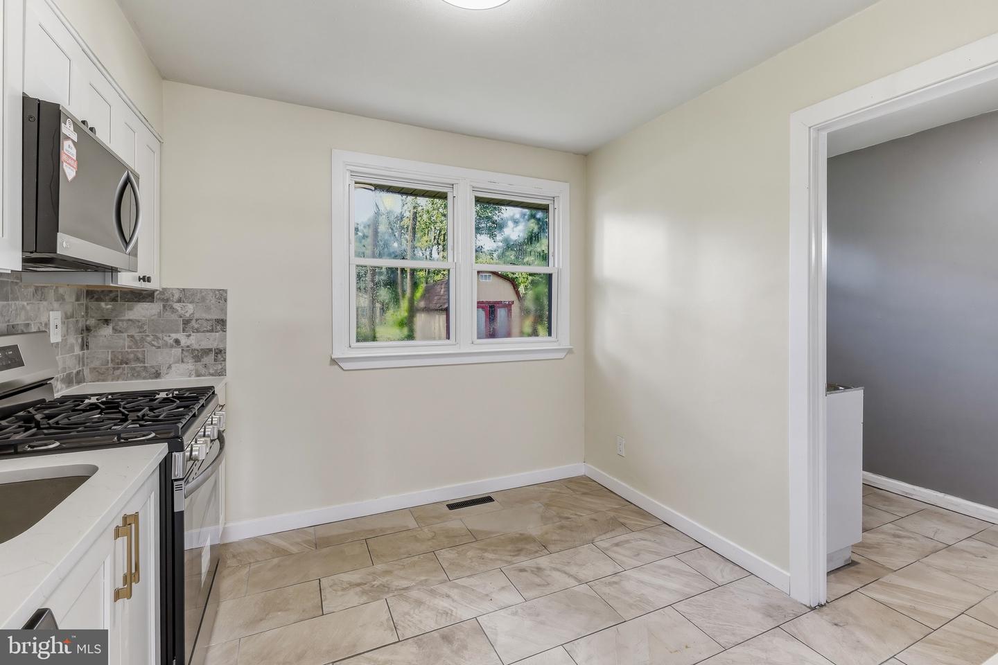 222 Miller Ave Property Photo 6