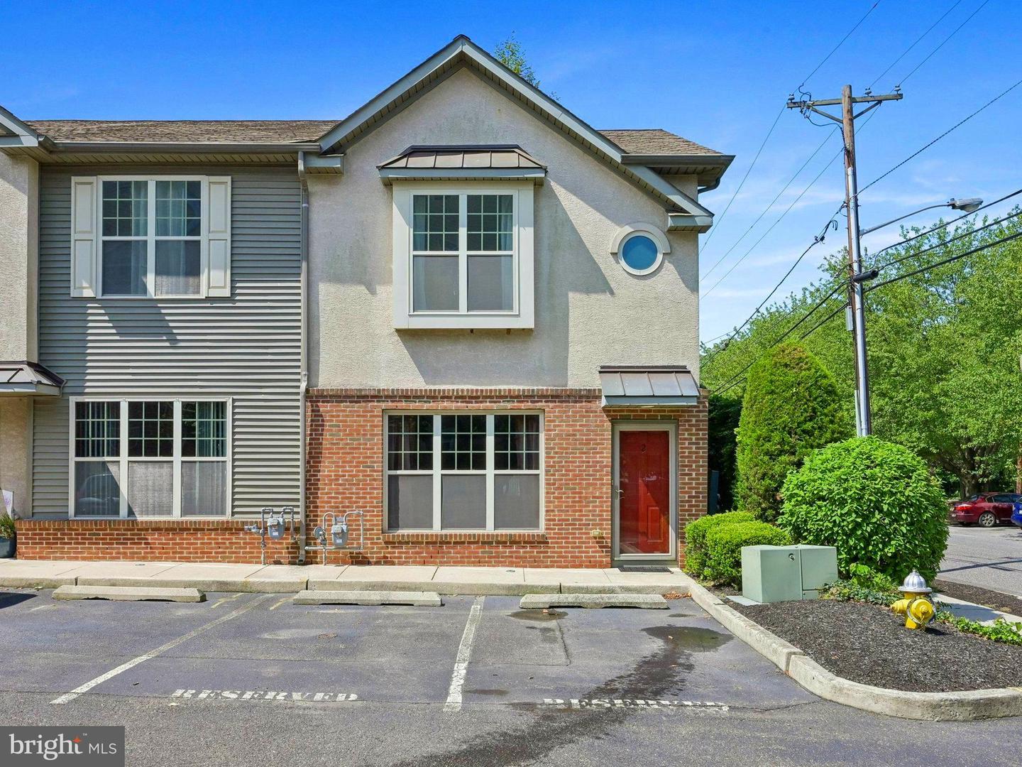 2 W Station Ln Property Photo 1