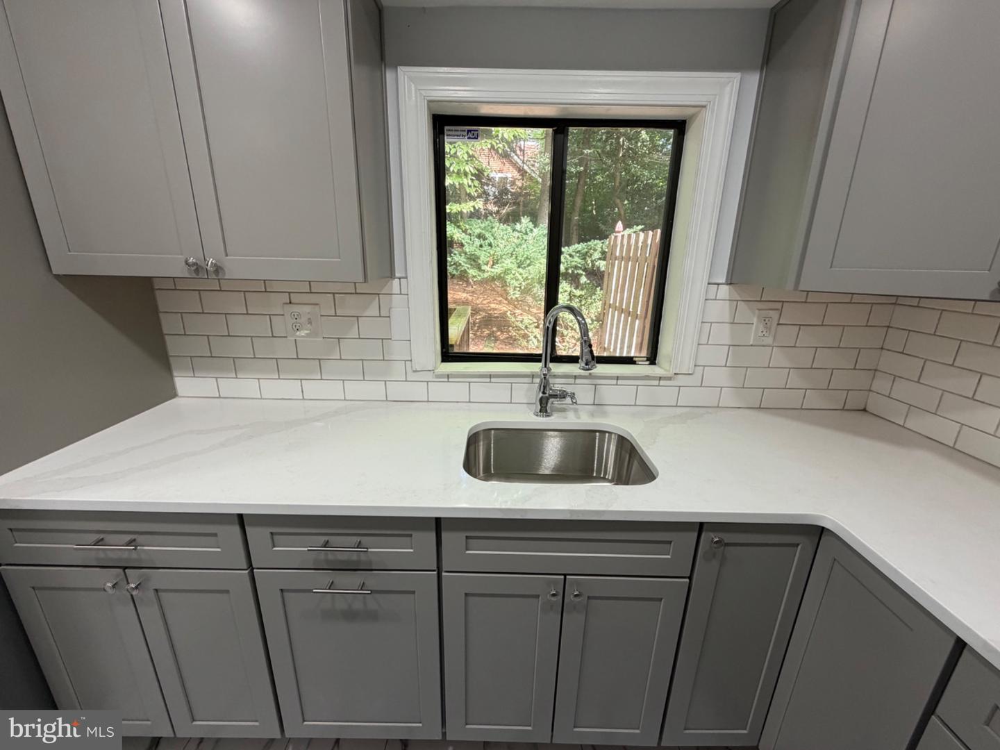 31 Harwood Ln #dd Property Photo 6