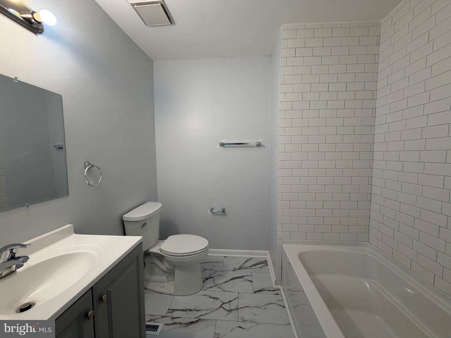 31 Harwood Ln #dd Property Photo 13