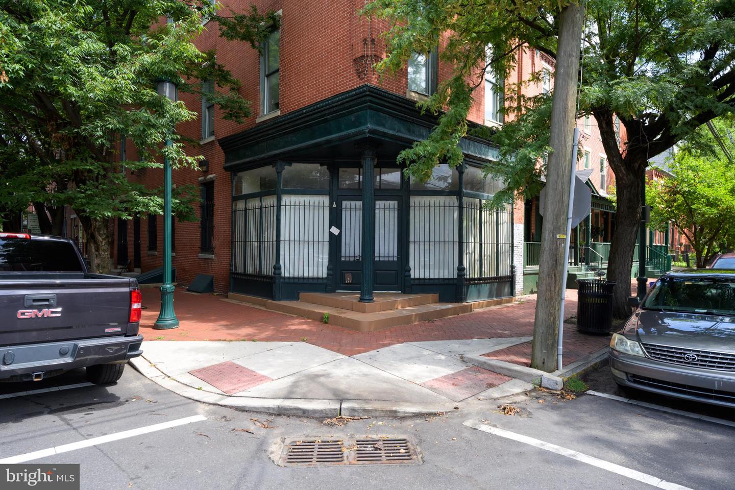 601 Berkley St Property Photo 2