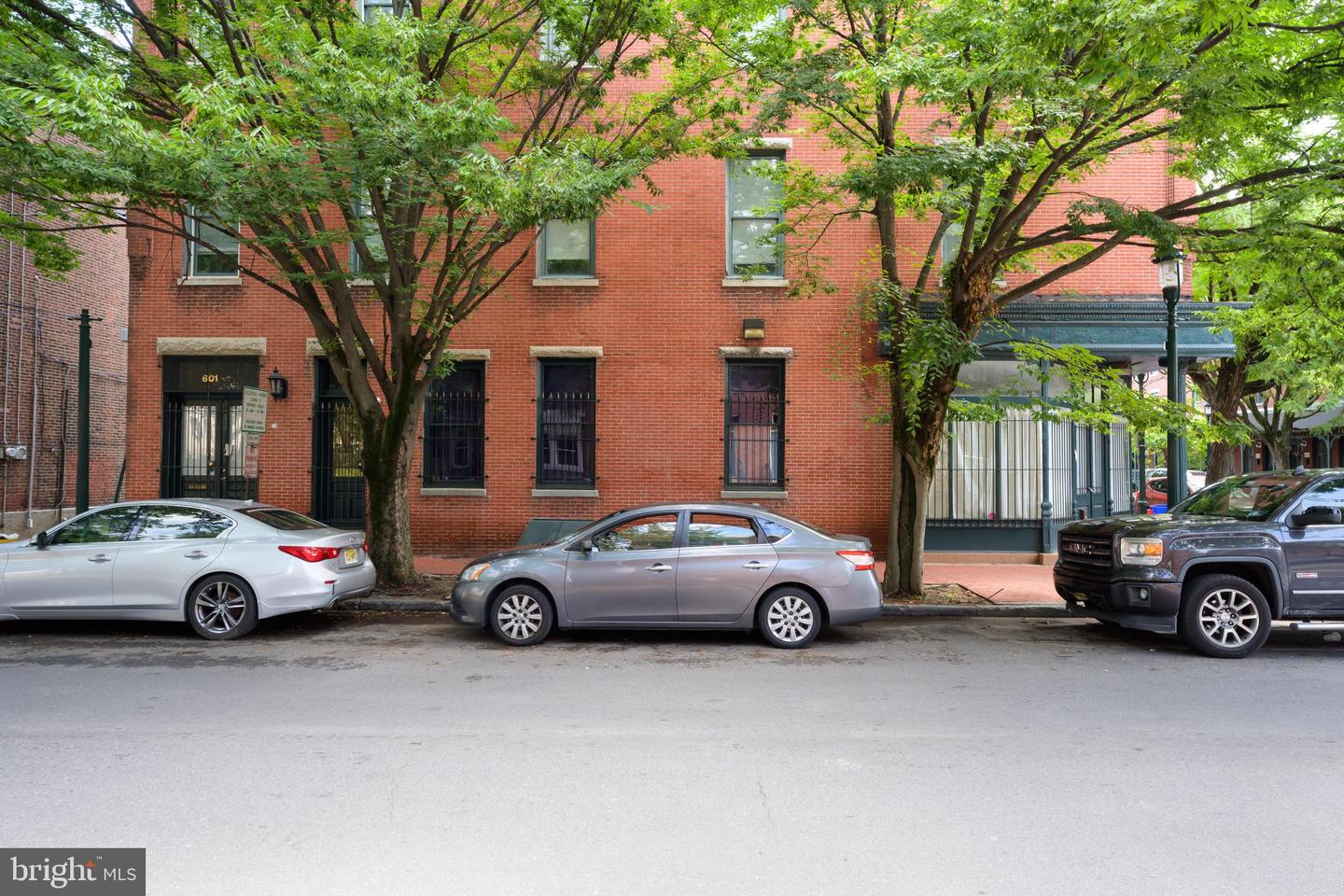 601 Berkley St Property Photo 4