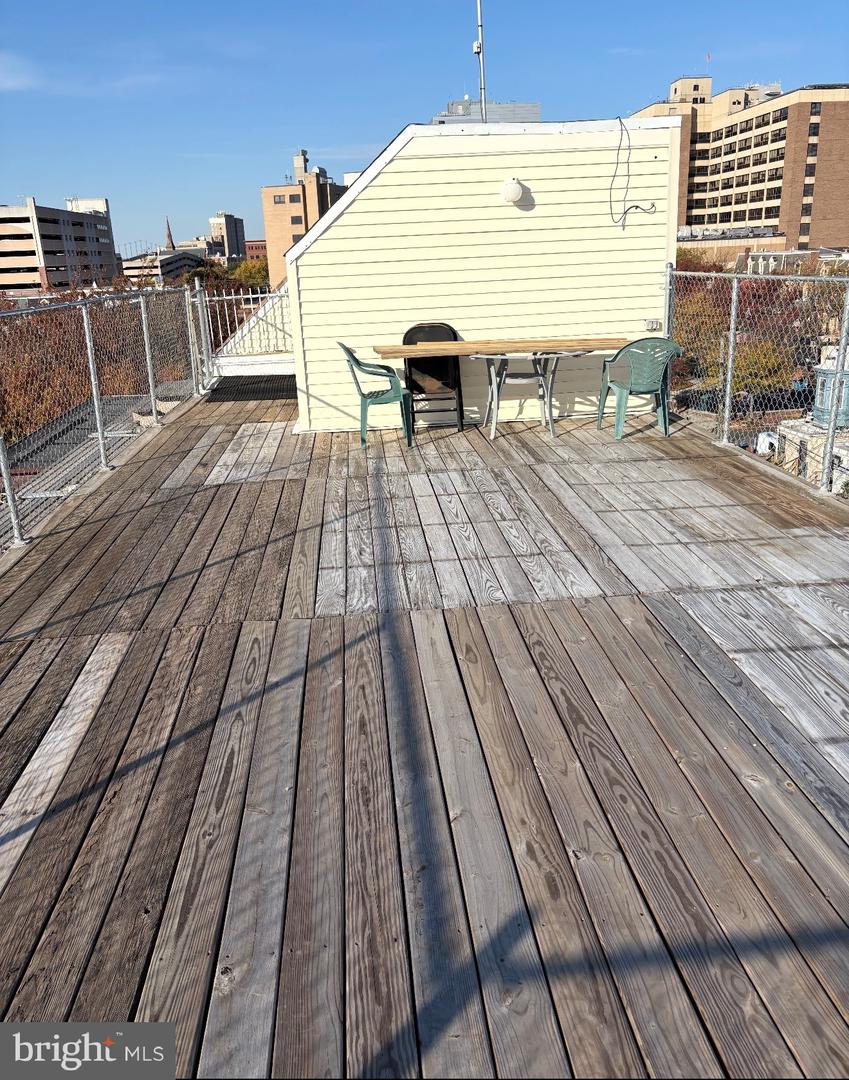 601 Berkley St Property Photo 16
