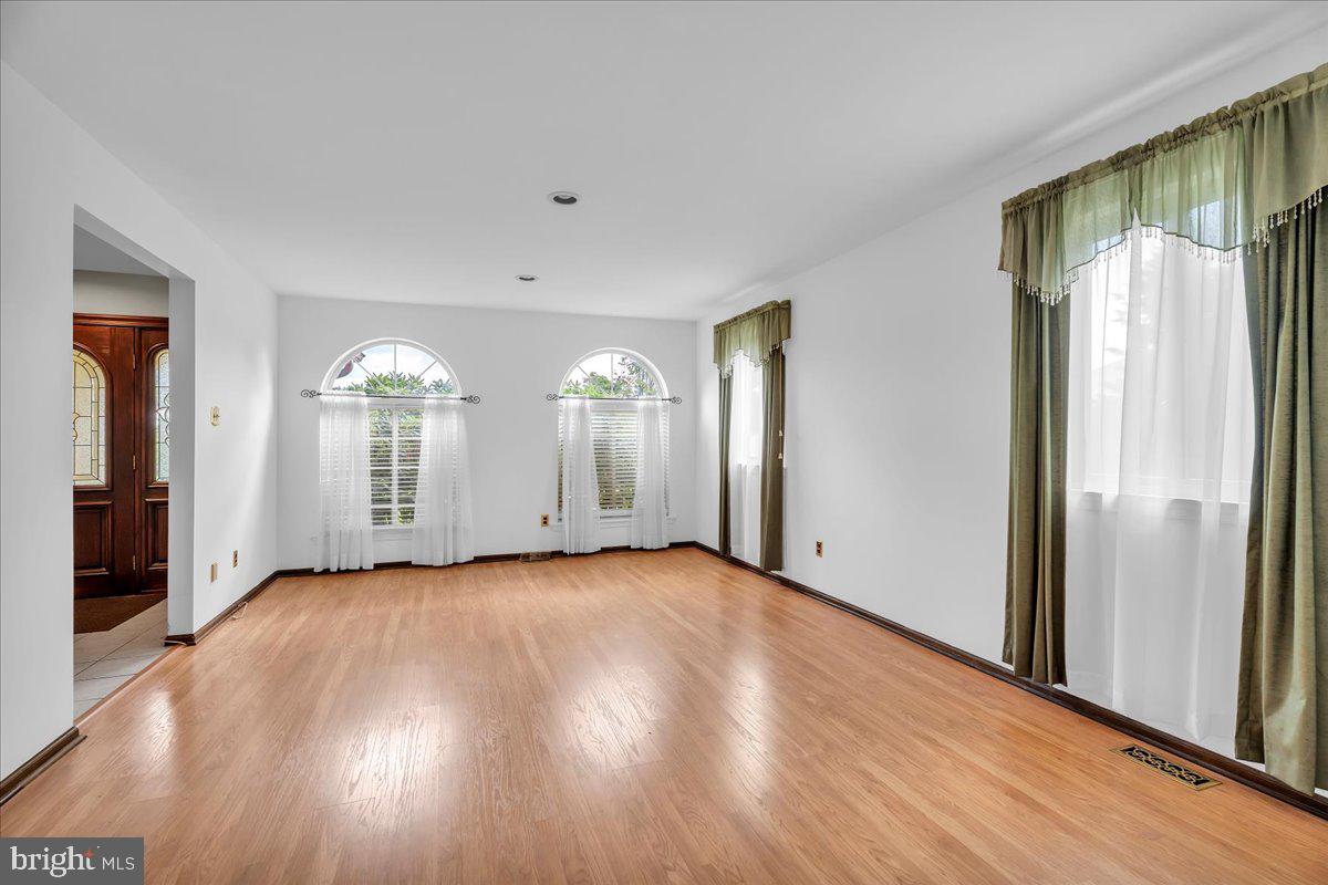 50 Wayside Road Property Photo 10