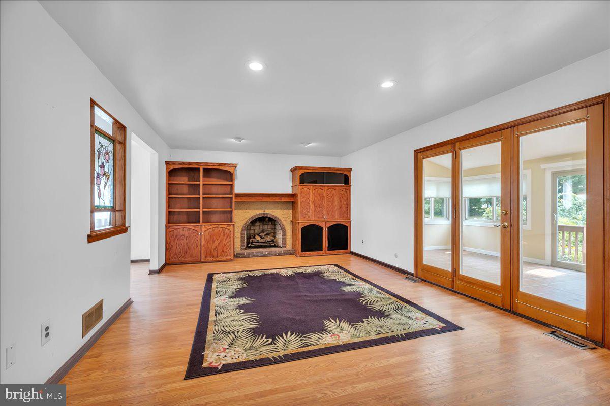50 Wayside Road Property Photo 12