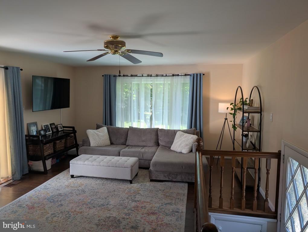 8 Conard Ave #main Level Unit Property Photo 2