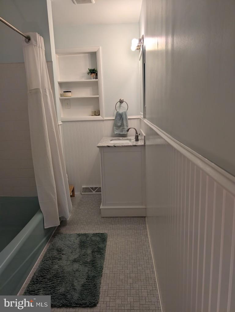 8 Conard Ave #main Level Unit Property Photo 9