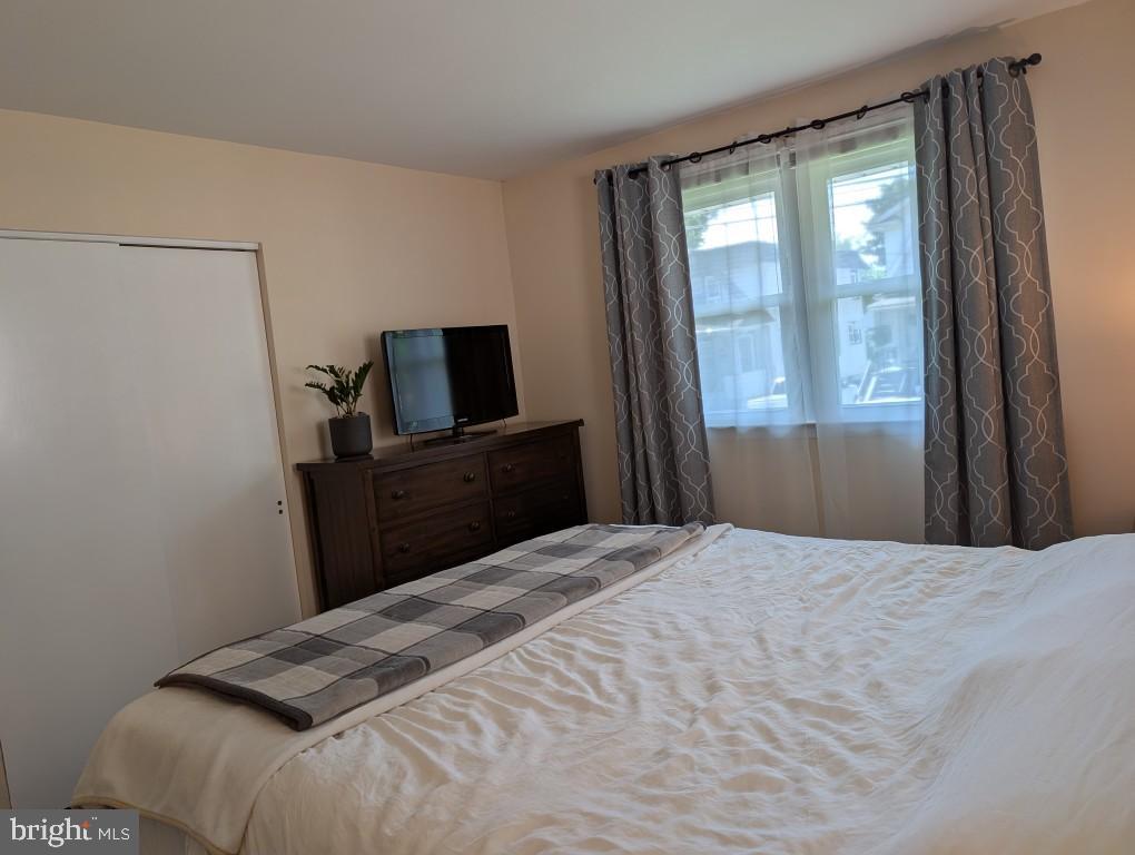 8 Conard Ave #main Level Unit Property Photo 11