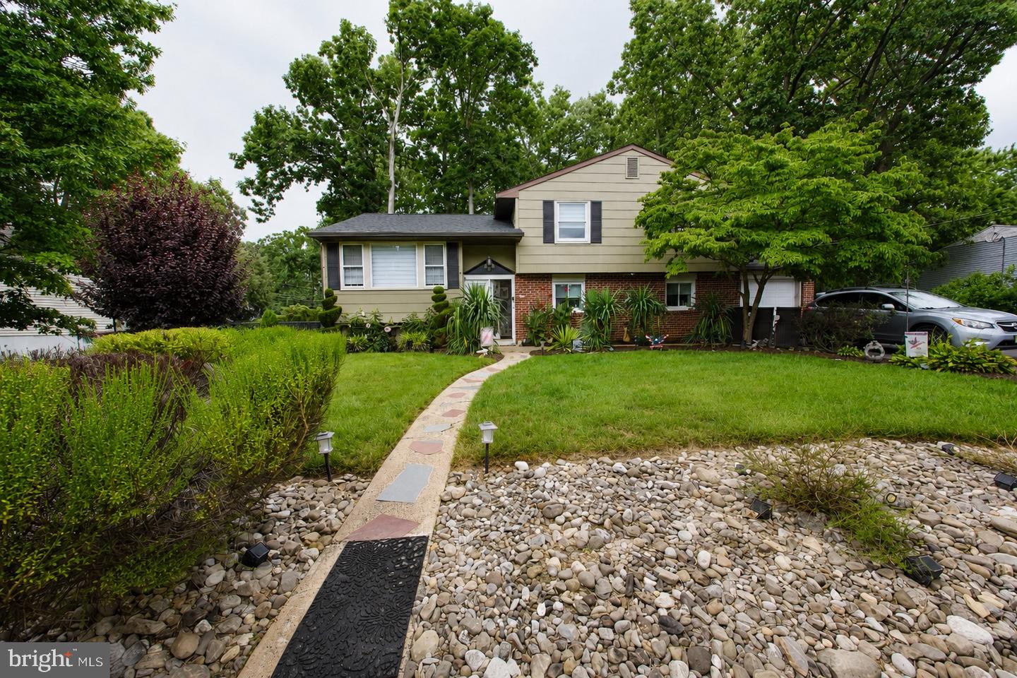 9 Dartmouth Dr Property Photo 1