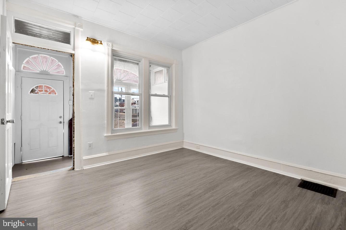 344 Middlesex St Property Photo 5