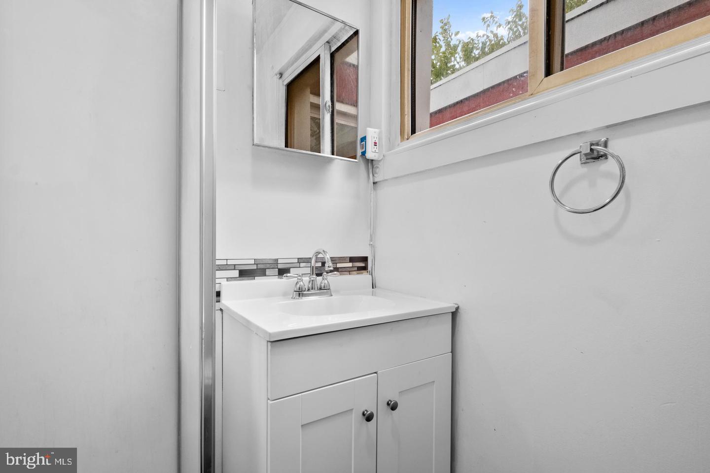 344 Middlesex St Property Photo 20