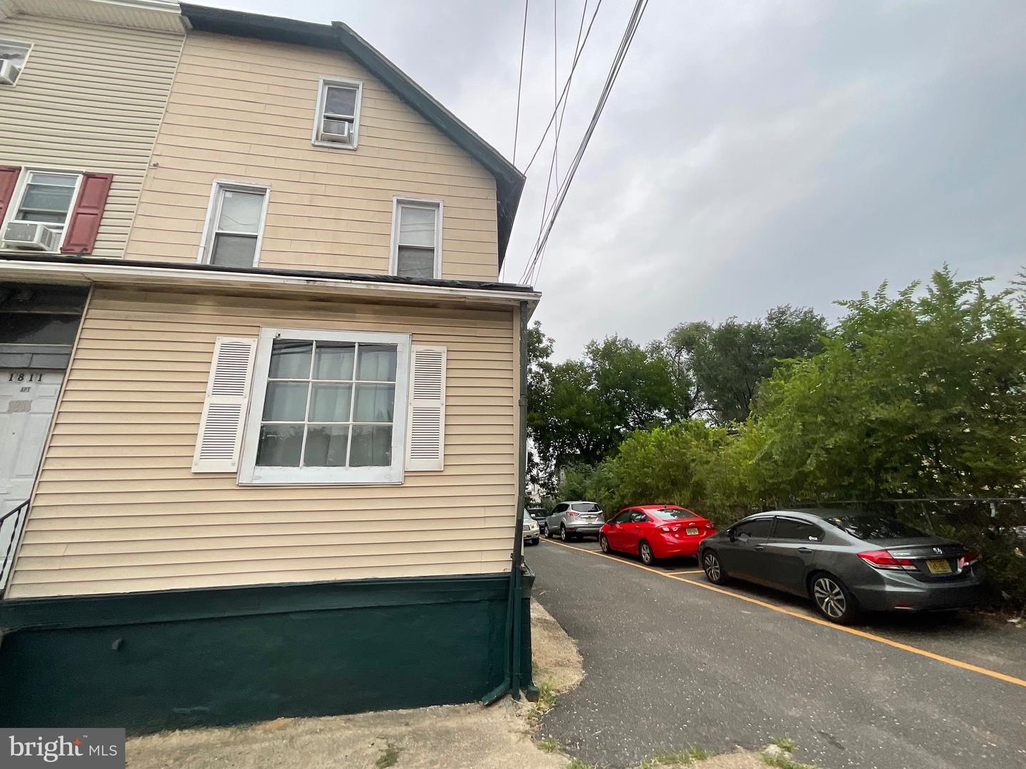 1811 River Ave Property Photo 2