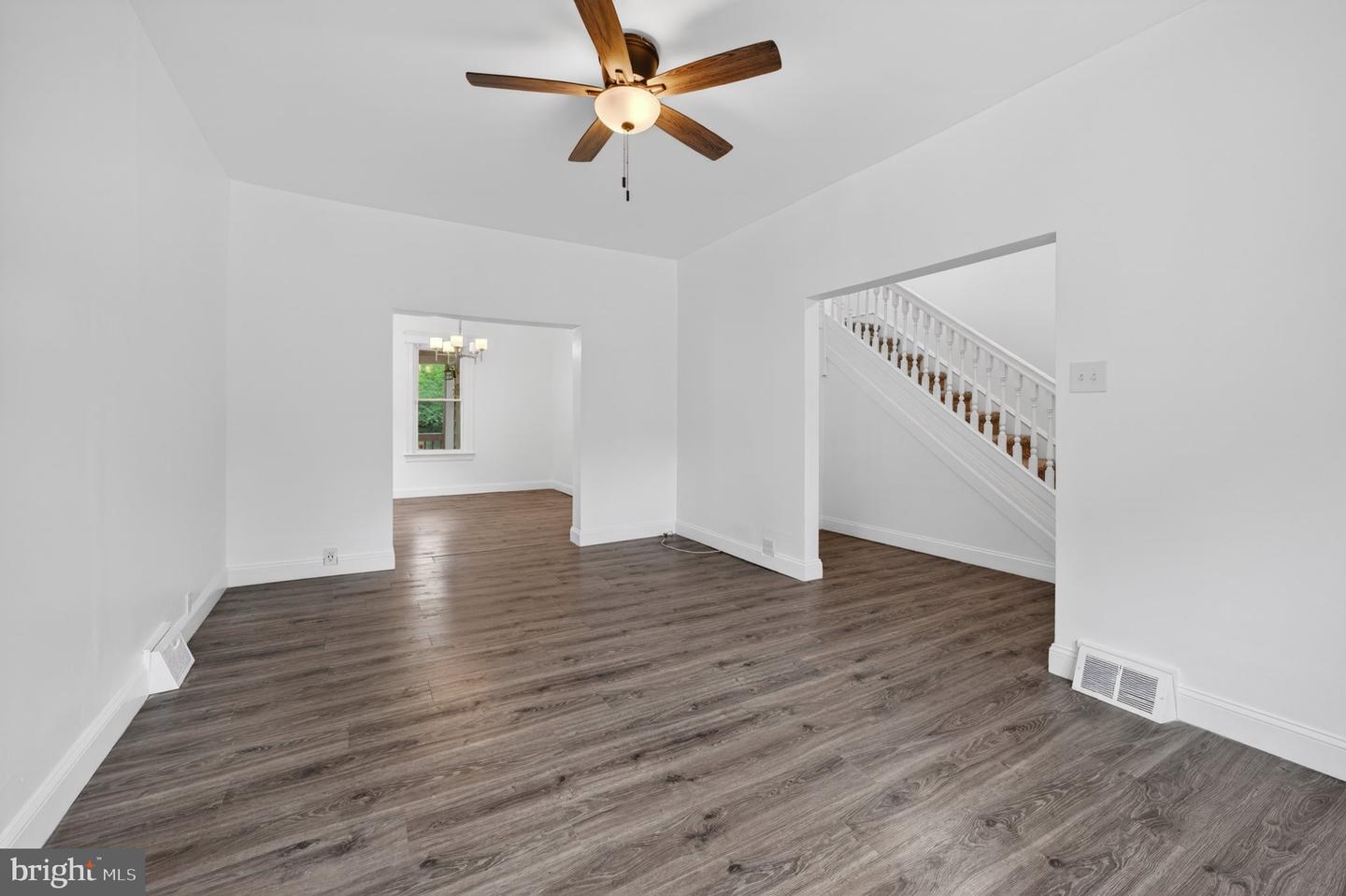 302 Sloan Ave Property Photo 4