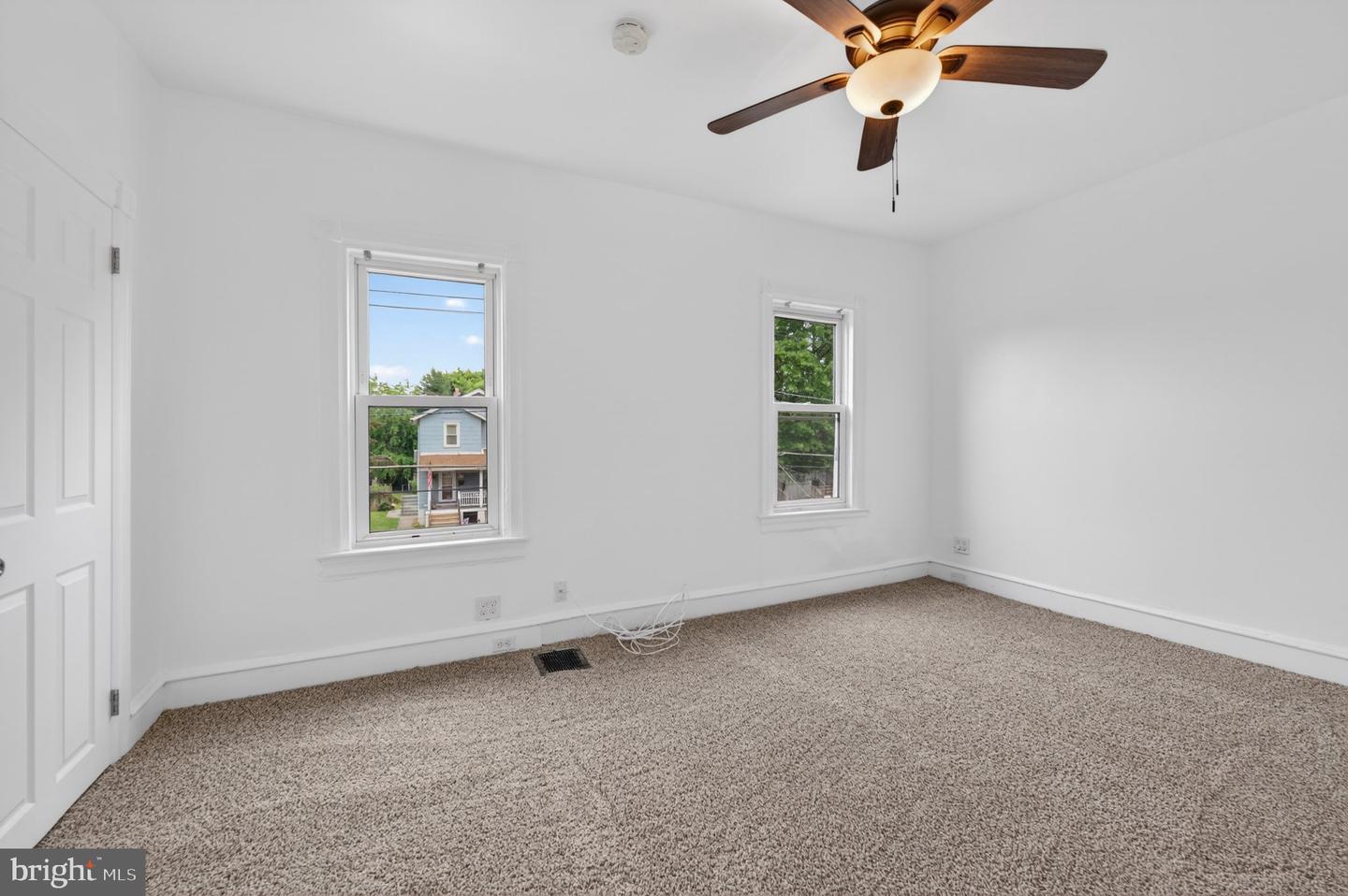302 Sloan Ave Property Photo 14