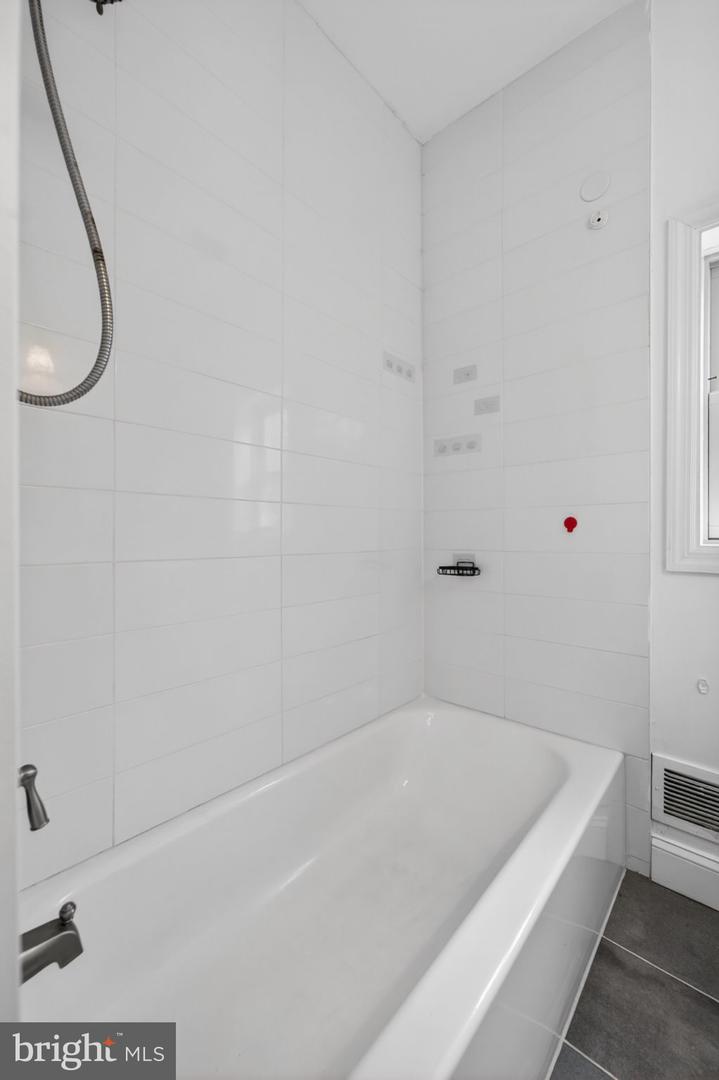 302 Sloan Ave Property Photo 15