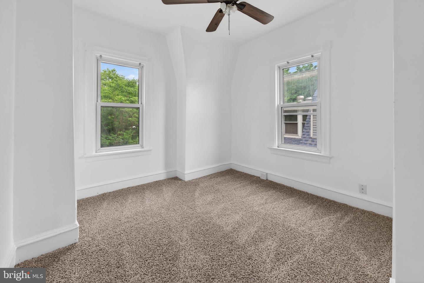 302 Sloan Ave Property Photo 17