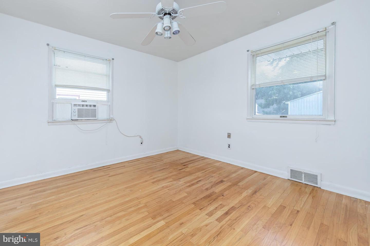 106 Phillips Ave Property Photo 14