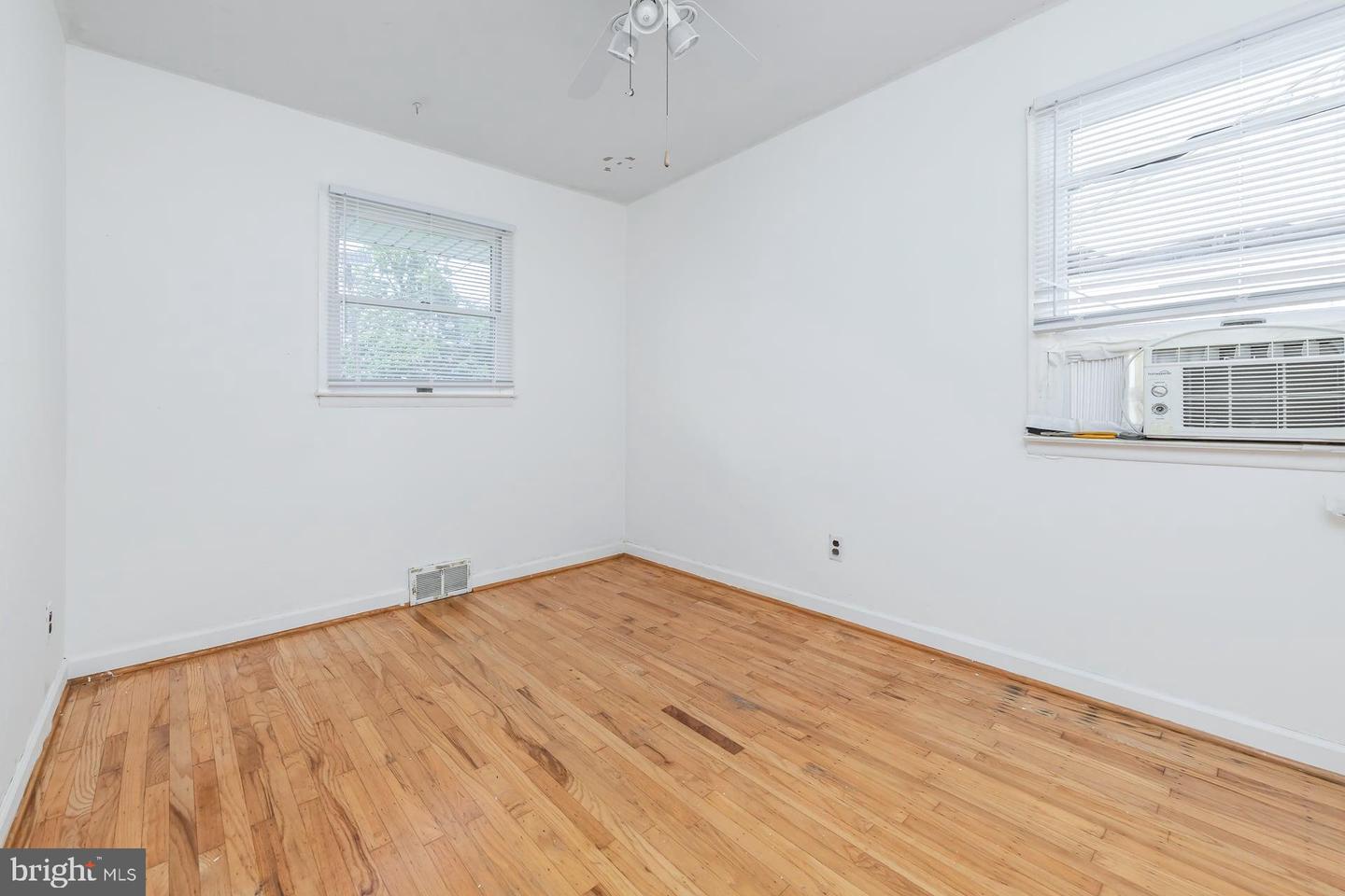 106 Phillips Ave Property Photo 17