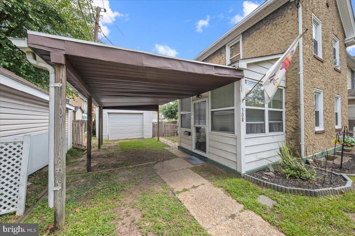 308 Paris Ave Property Photo 3