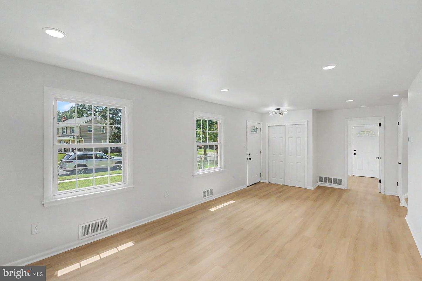 232 Winding Way Rd Property Photo 4