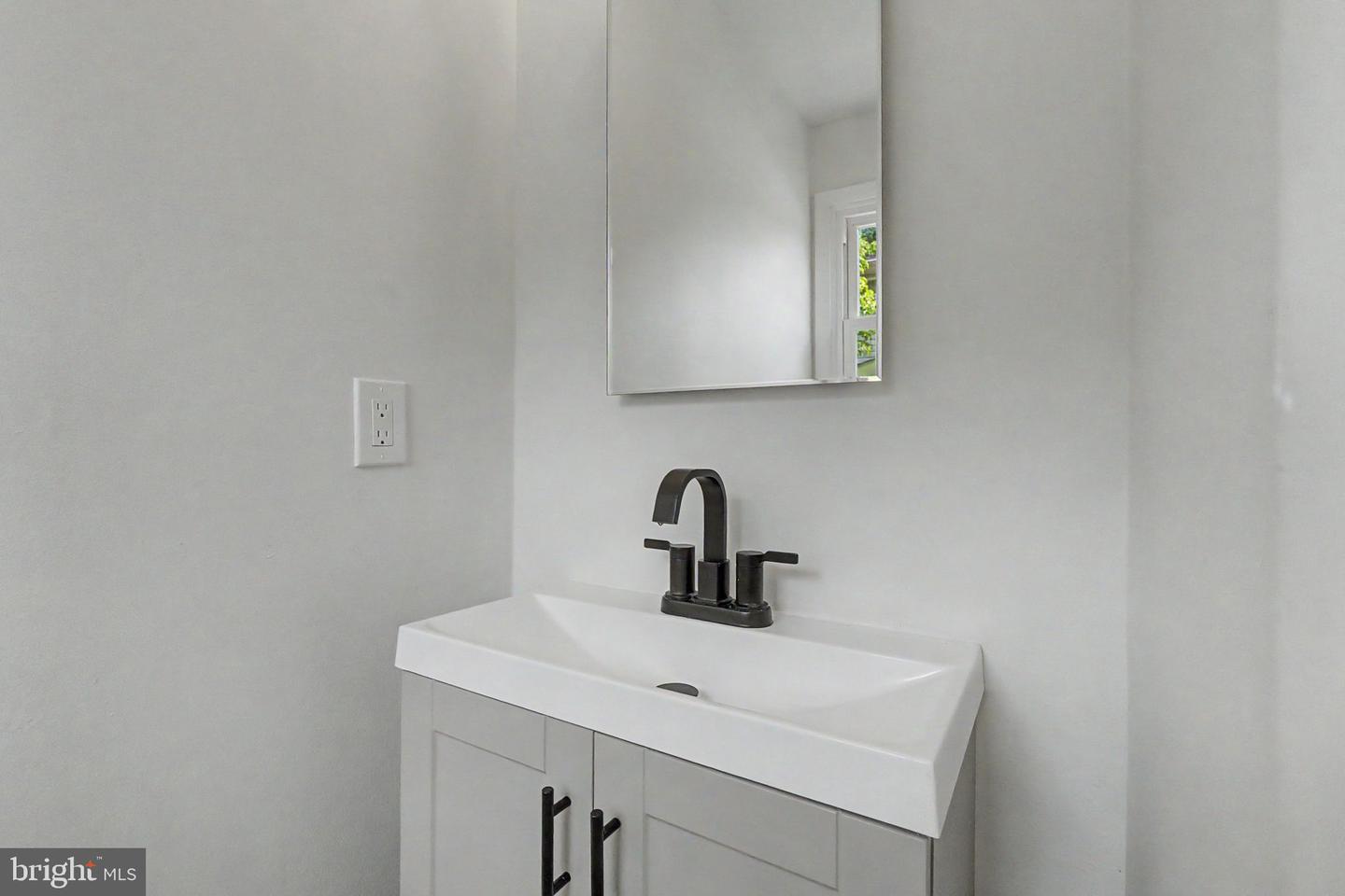 232 Winding Way Rd Property Photo 9