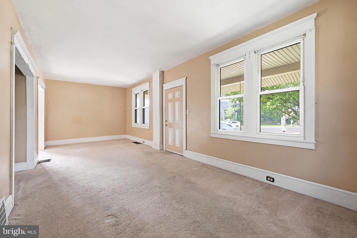3004 Crescent Blvd Property Photo 4
